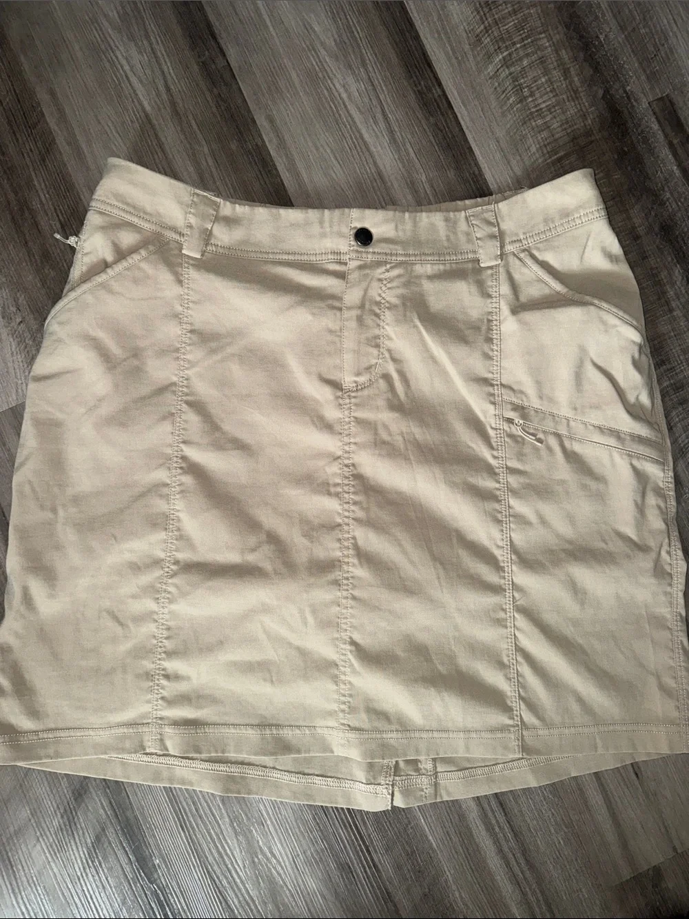 Duluth Trading Co. 16 skirt skort womens casual travel tan khaki Athleisure